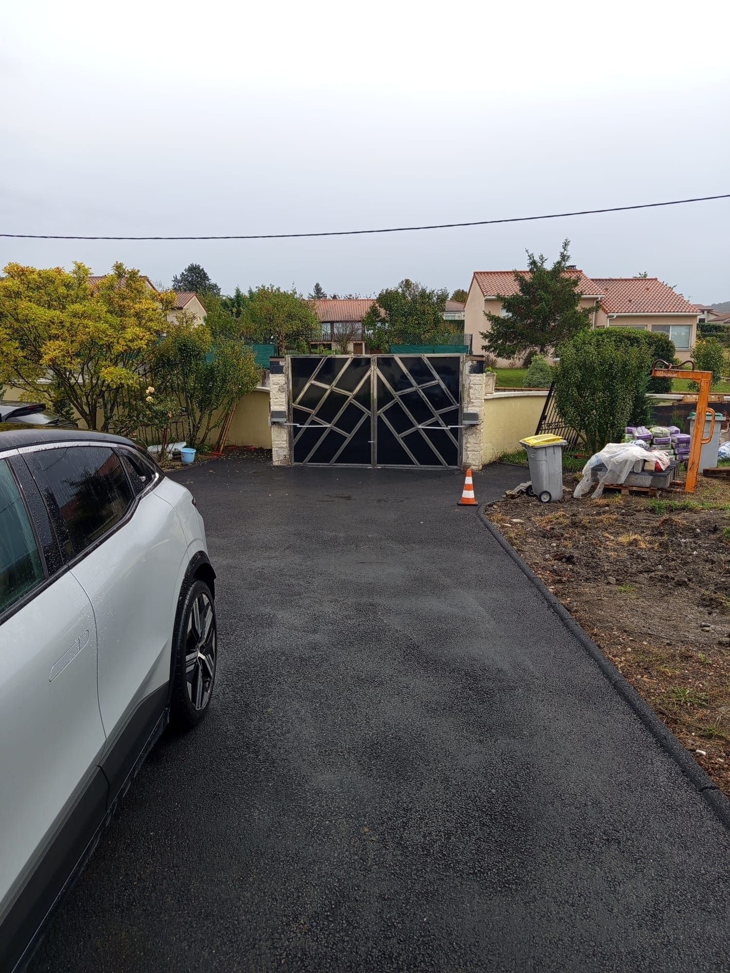 Portail automatisé en zone résidentielle - intervention GF Énergie en Auvergne