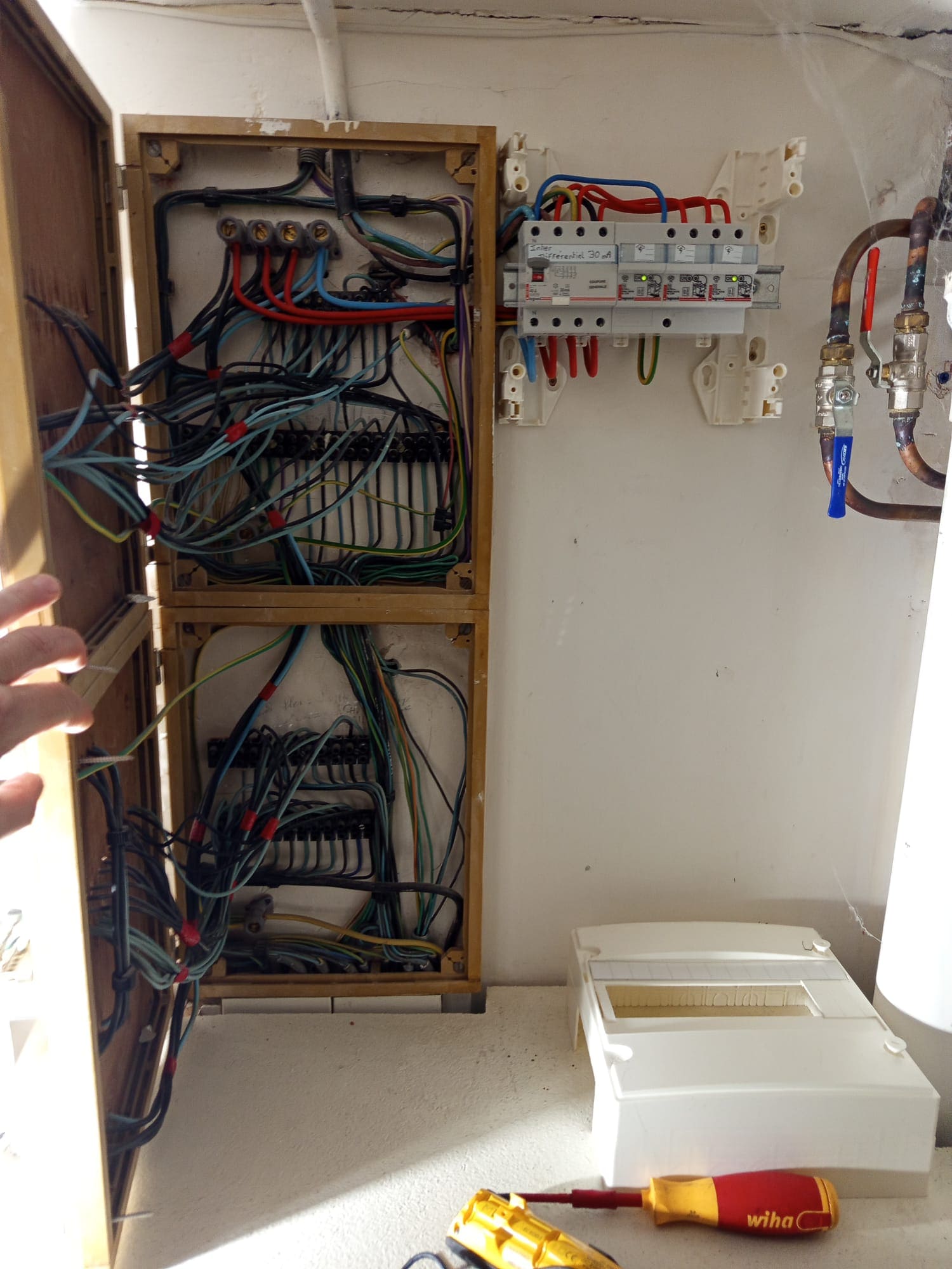 Modernisation d'un tableau électrique vétuste en cours